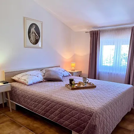 E & E Guest house
